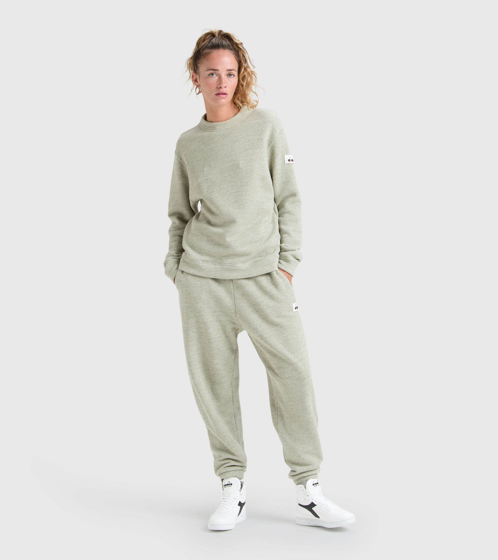 Crew-neck sports sweatshirt - Women’s L. SWEATSHIRT CREW MANIFESTO 2030 DESERT SAGE MELANGE - Diadora