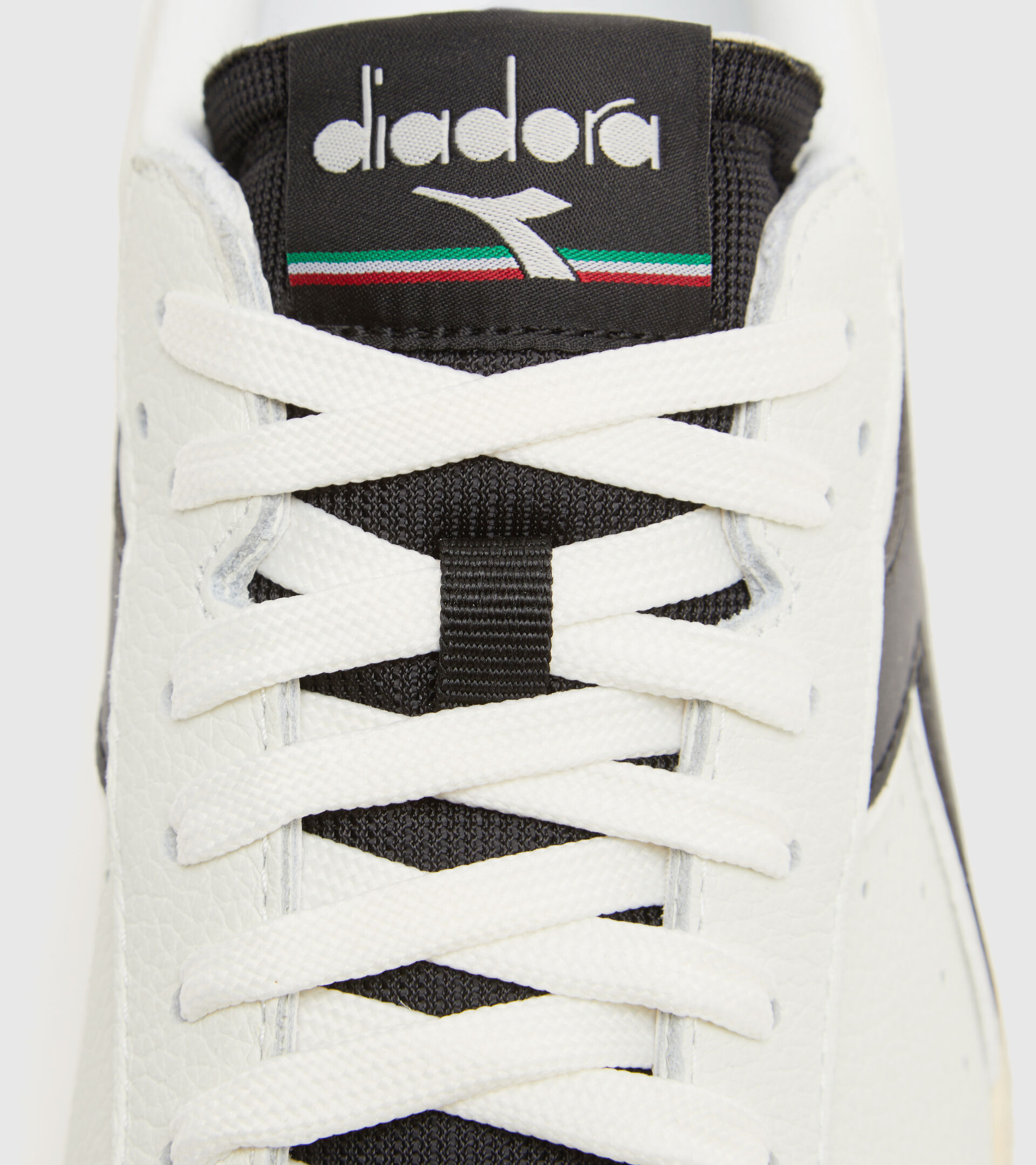 Sports shoe - Unisex GAME L LOW ICONA WHITE/BLACK - Diadora