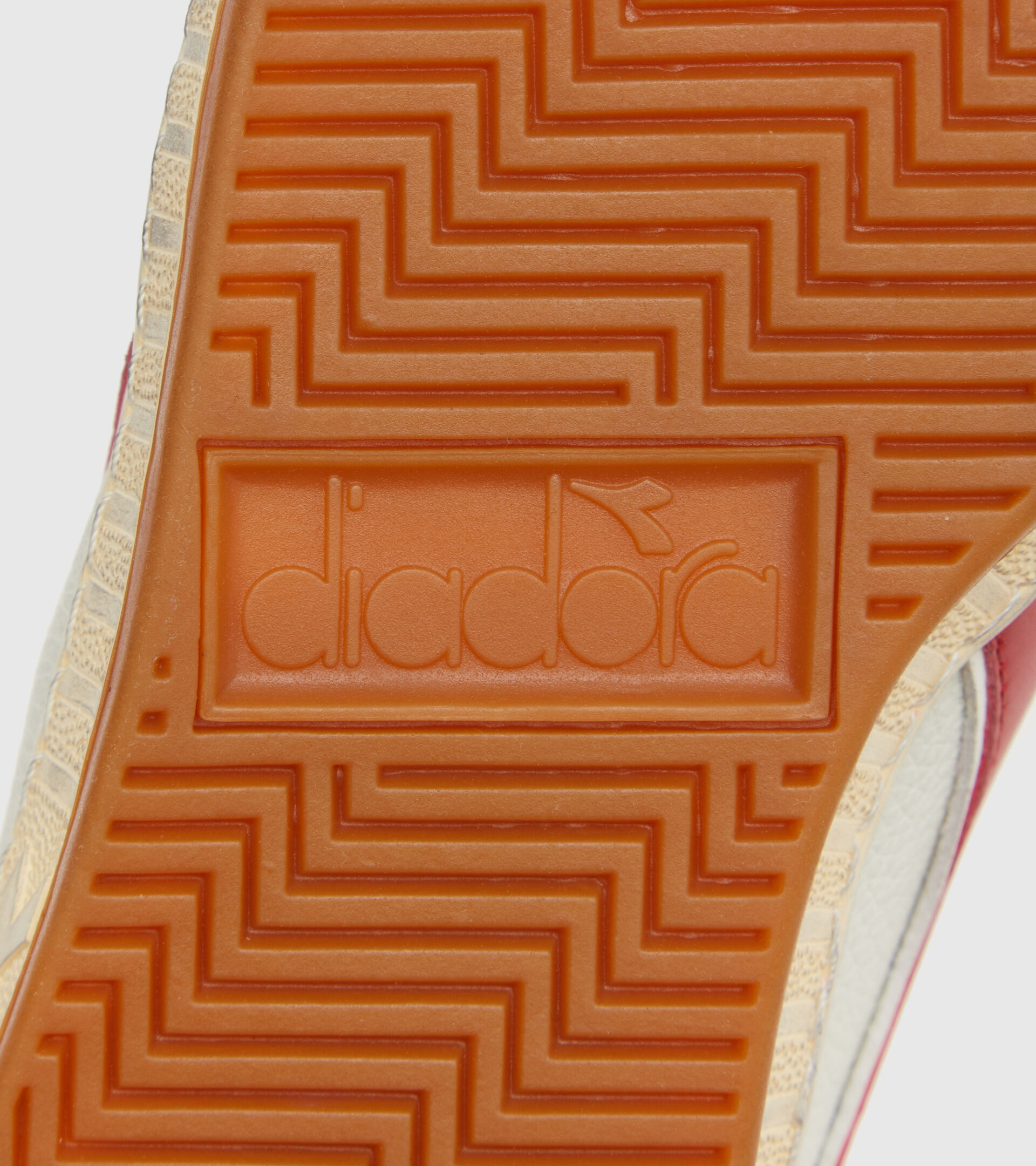 Sports shoe - Unisex GAME L LOW ICONA WHITE/RED PEPPER - Diadora