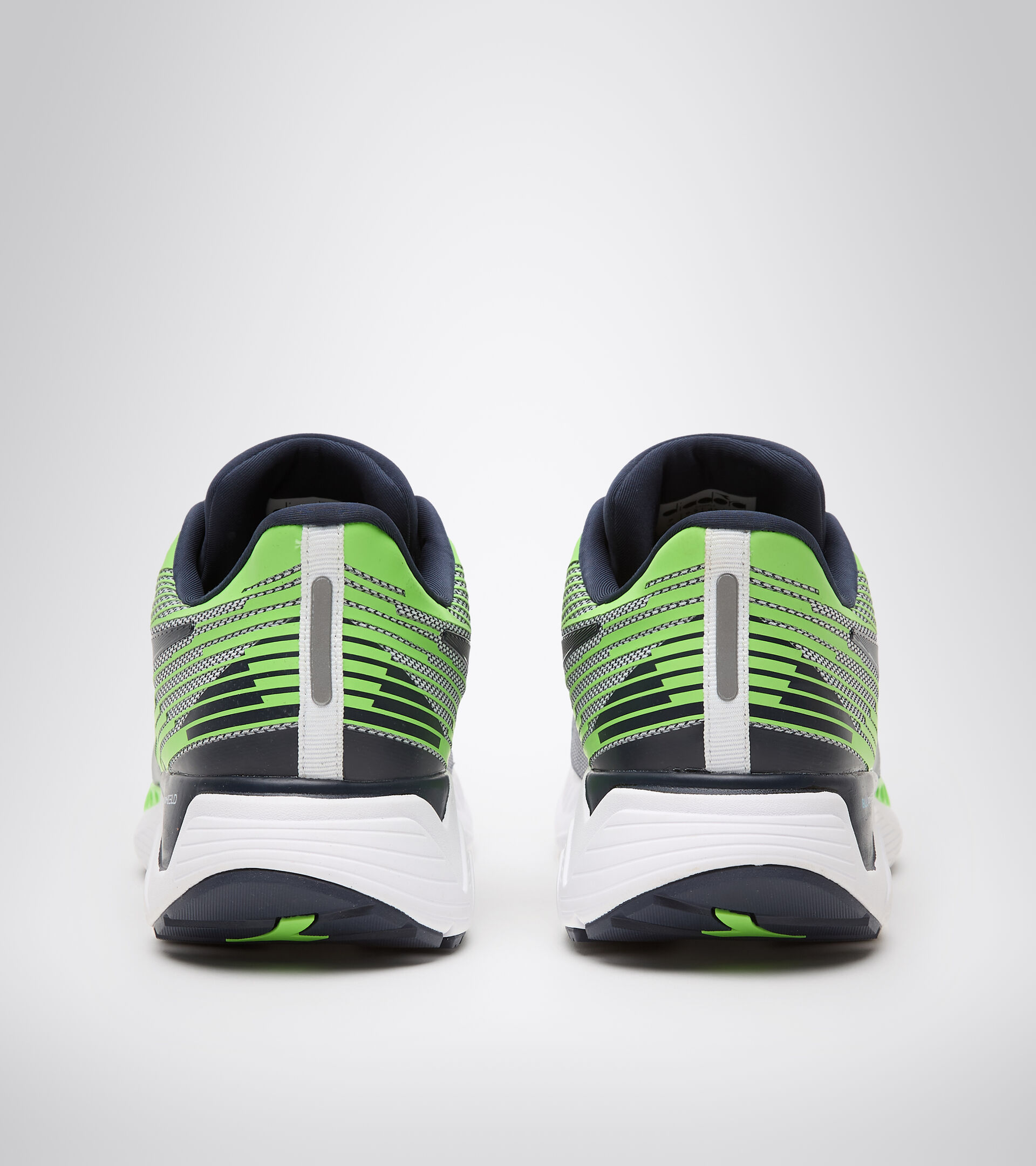 Running shoes - Men MYTHOS BLUSHIELD VIGORE WHITE/BLACK IRIS/NEON MINT - Diadora