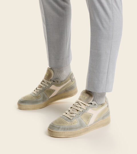 MI BASKET ROW CUT PIGSKIN USED, BEIGE ALMOND OIL Heritage shoe - Unisex MI BASKET ROW CUT PIGSKIN USED BEIGE ALMOND OIL - Diadora