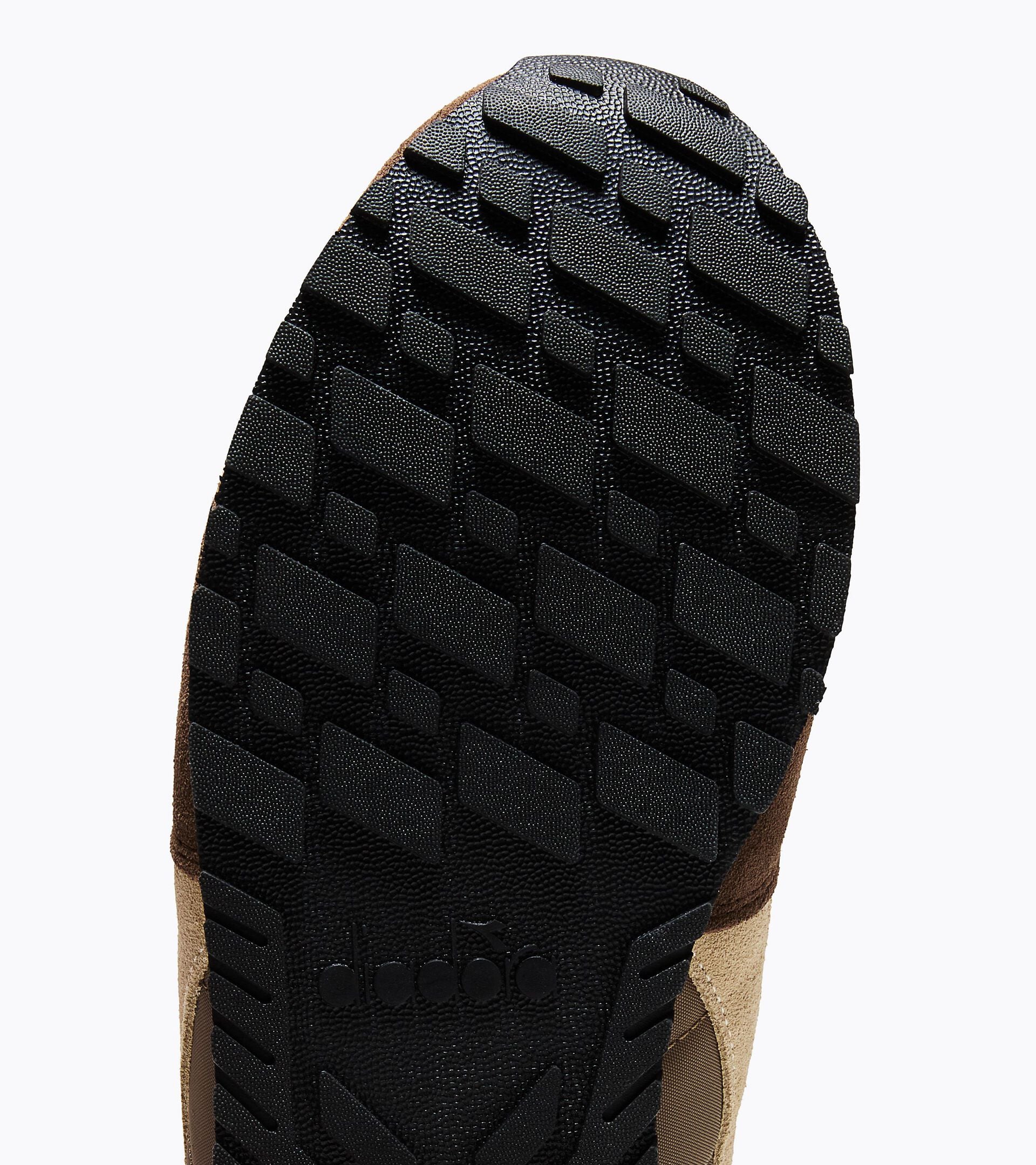 Sneakers - For every gender CAMARO TRIPLE M2 SHITAKE/CARAFE - Diadora
