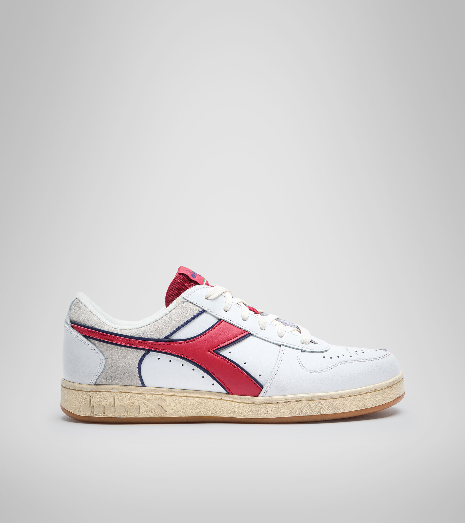 Sports shoe - Unisex MAGIC BASKET LOW ICONA WHITE/RED PEPPER - Diadora