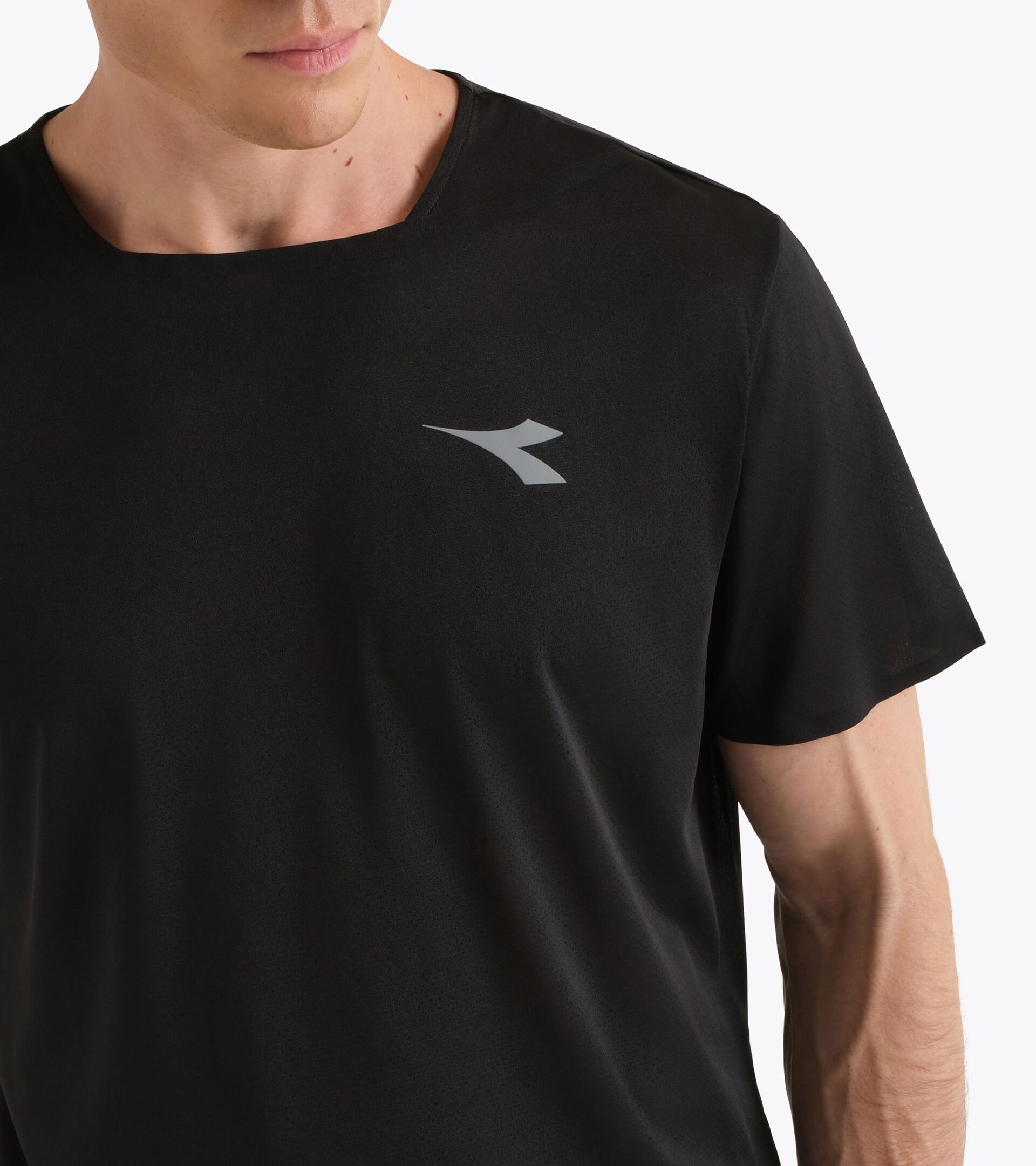 Super Light FIBRAZERO t-shirt  - Running - Men&rsquo;s SS T-SHIRT SUPER LIGHT FIBRAZERO BLACK - Diadora