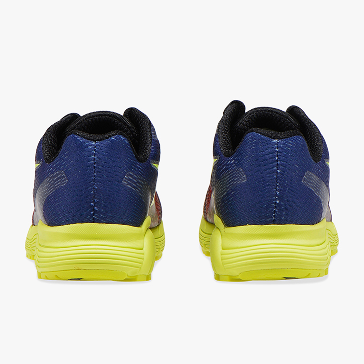 diadora mythos blushield elite 2