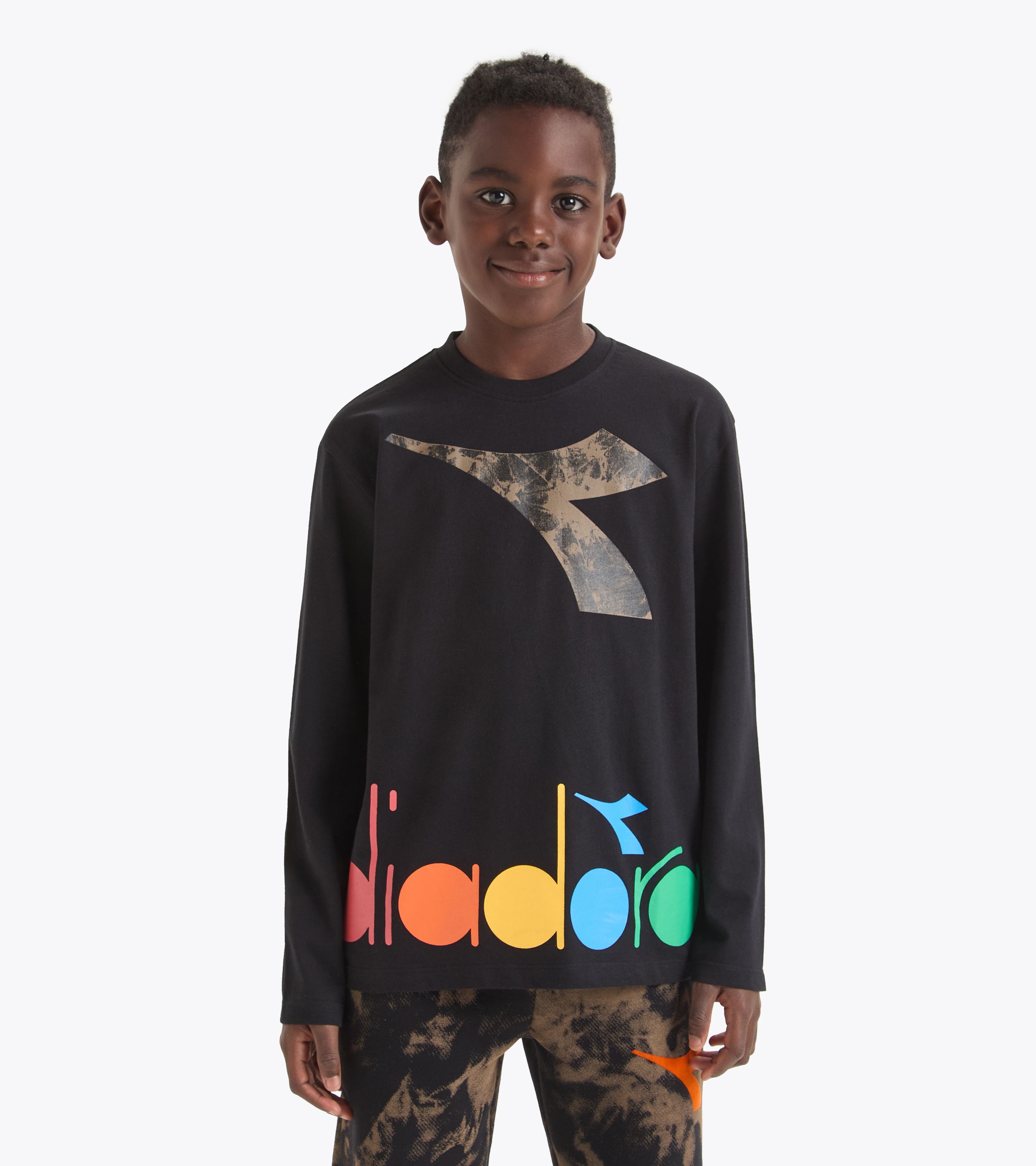 TIE DYE LS T-SHIRT ”AMERICAN BRAND WITH PRIDE” JB. T-SHIRT LS TYE DYE Long-sleeved t-shirt with tie dye