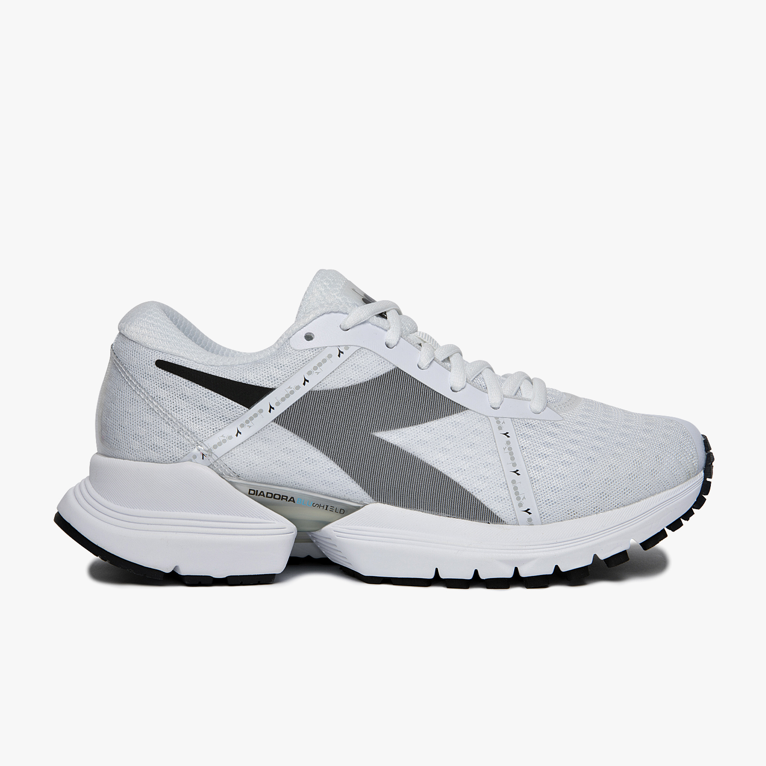 diadora mythos blushield elite 2