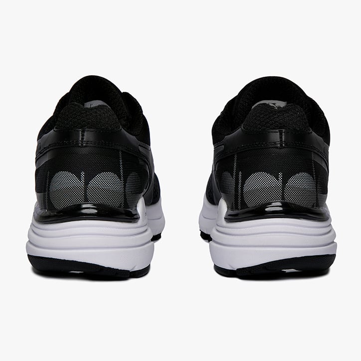 diadora mythos blushield