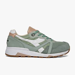 sneakers in italian