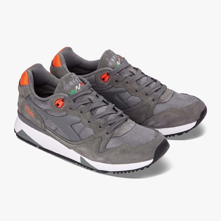 diadora v700