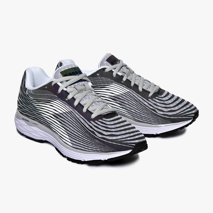 diadora mythos blushield hip 3